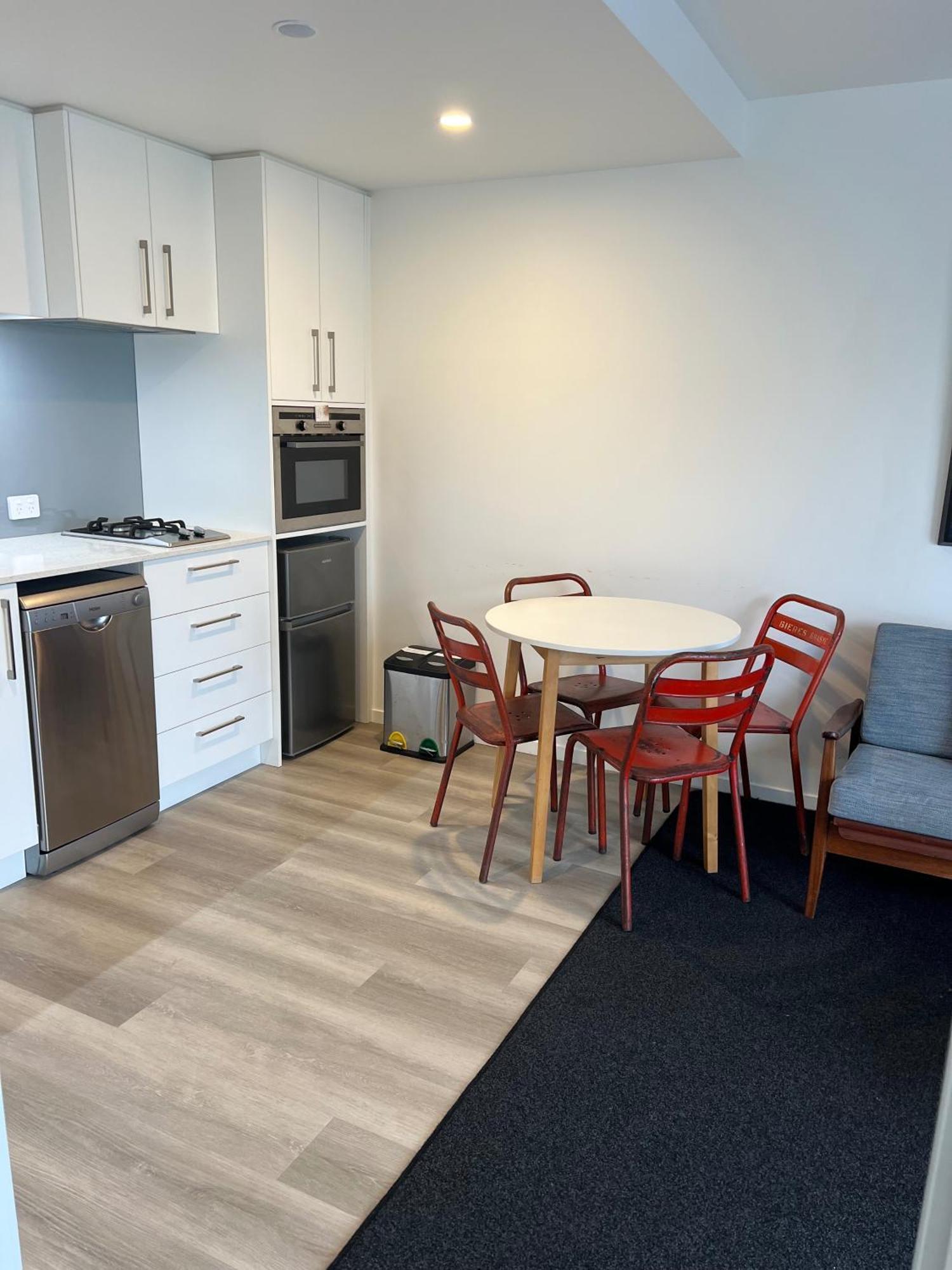 Russell Apartment - Unit 1 エクステリア 写真