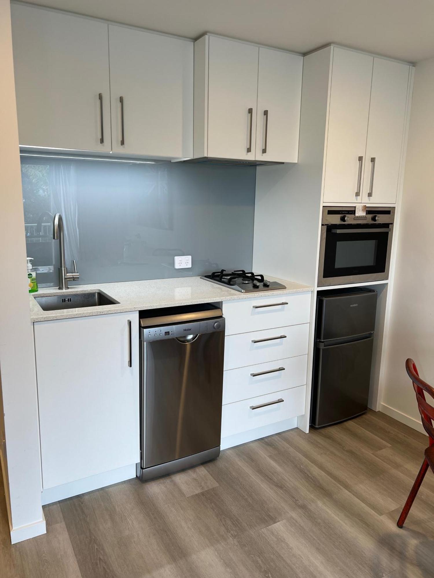 Russell Apartment - Unit 1 エクステリア 写真